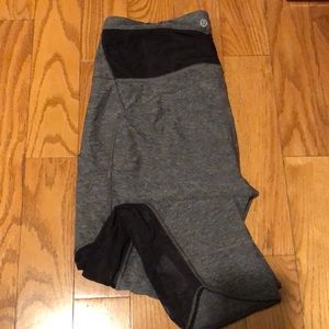 Lululemon cropped leggings !!